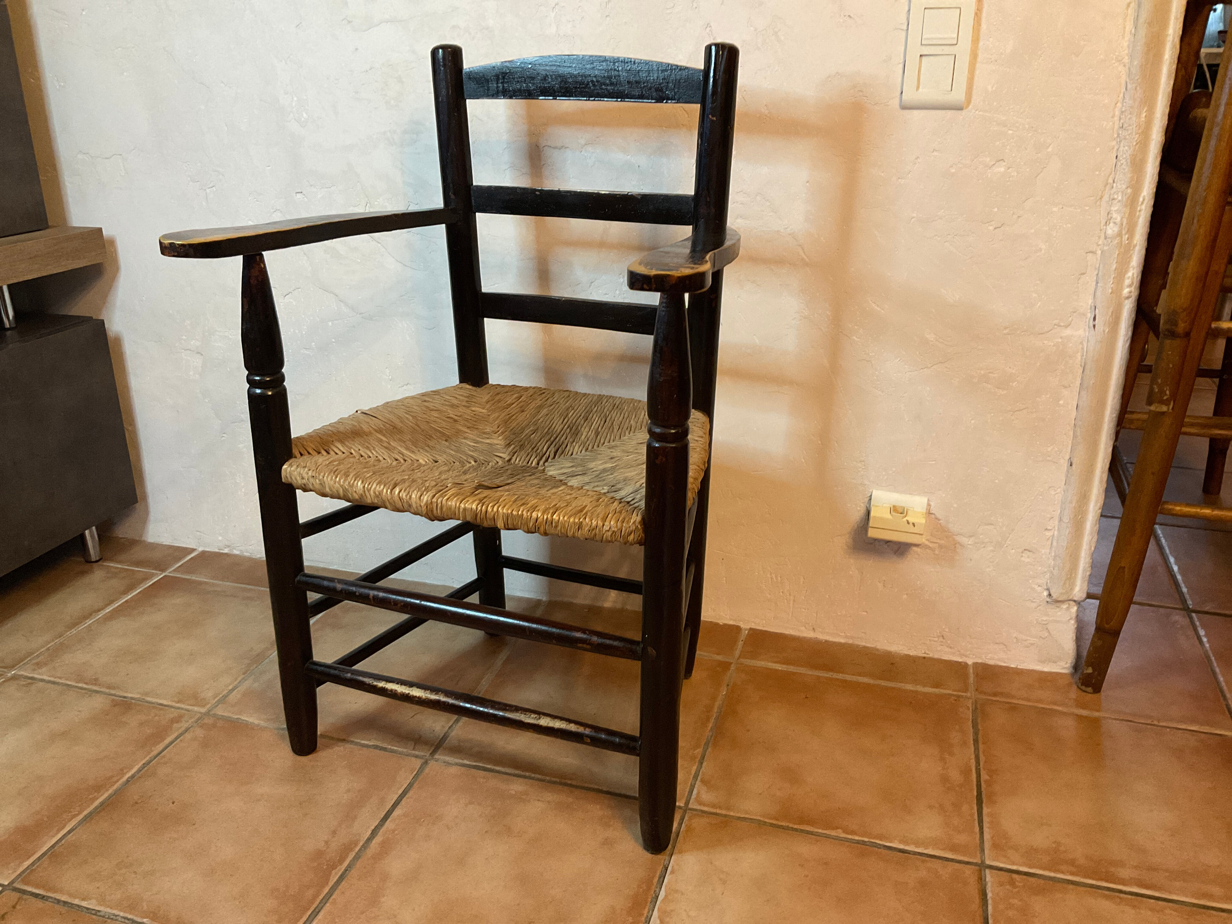 Design armchair of the 20th in straw