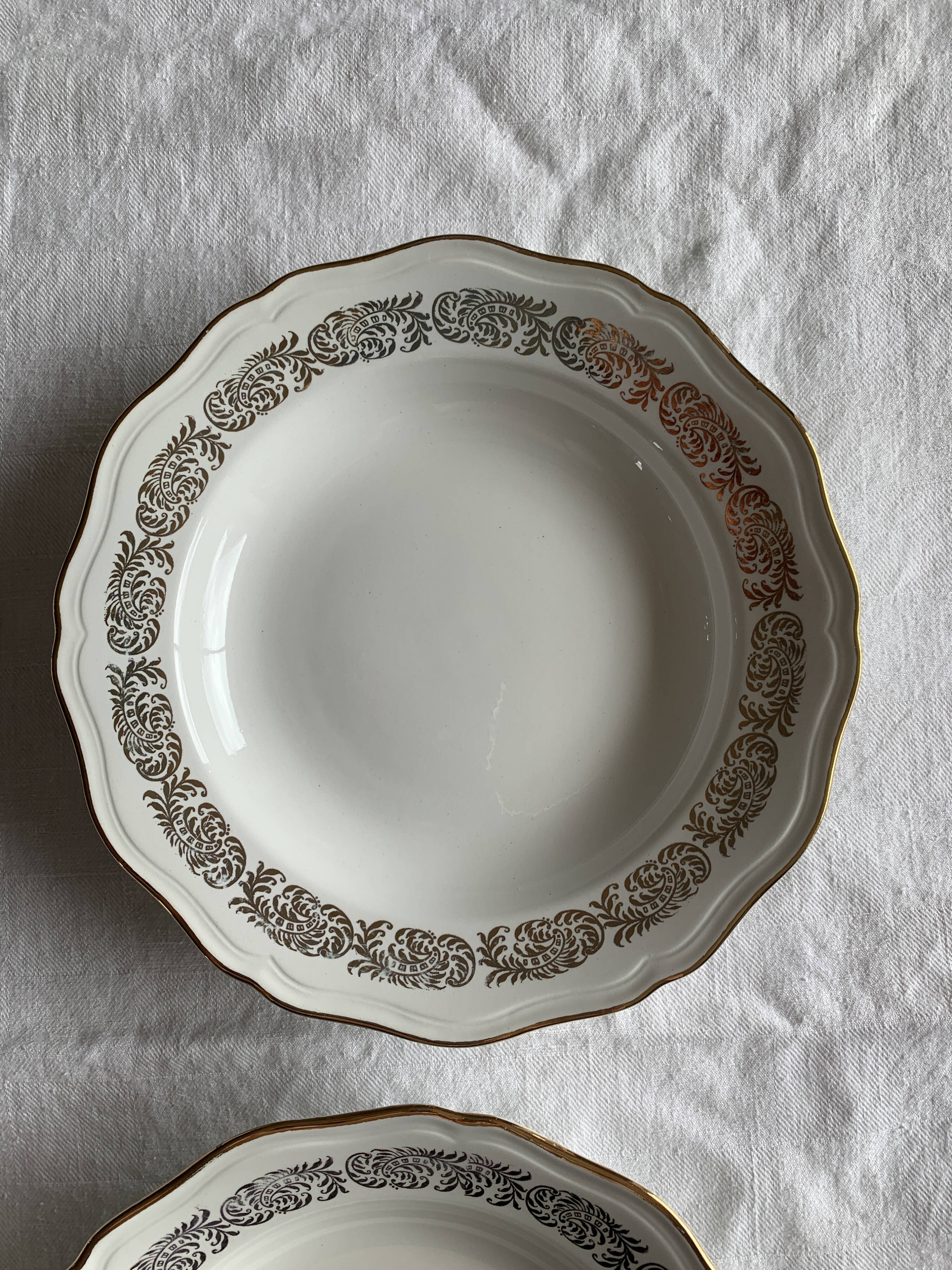 Hollow plates Lucette