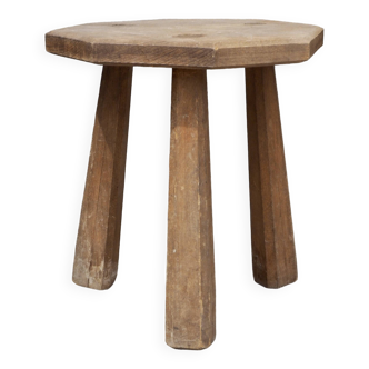 Tabouret tripode en bois brut avec assise octogonale