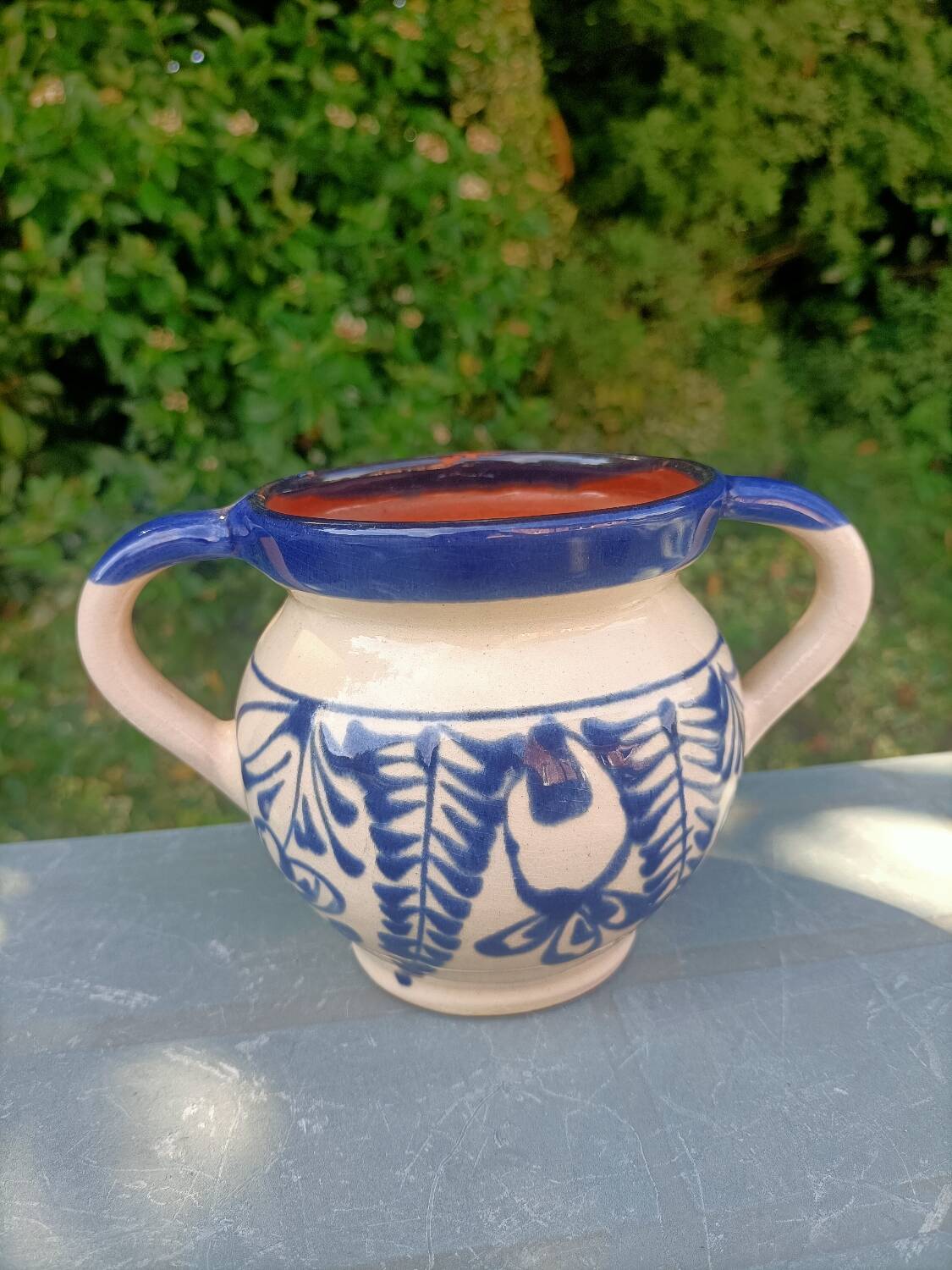 Small outdoor vase with handles