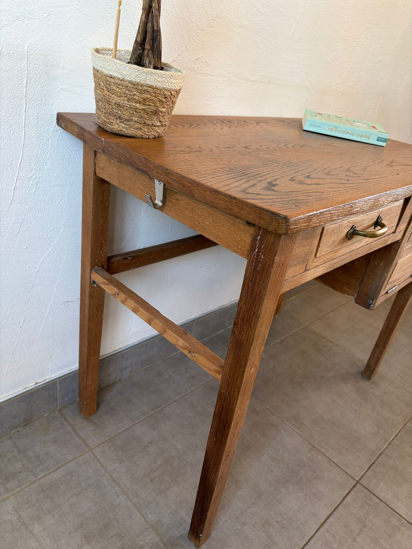 Charmant petit bureau vintage en chêne