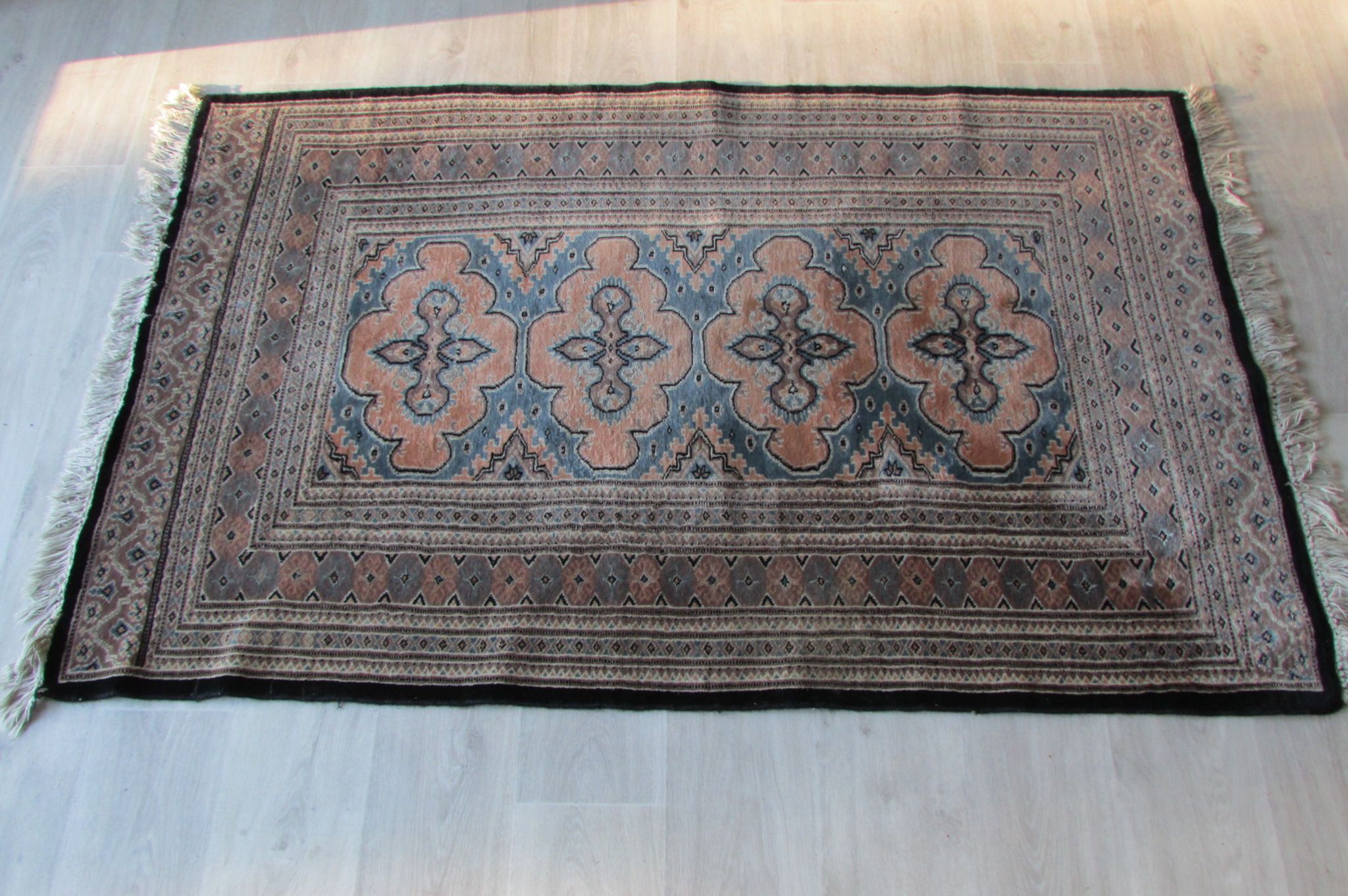 Tapis oriental, 153 x 98 cm , frangé