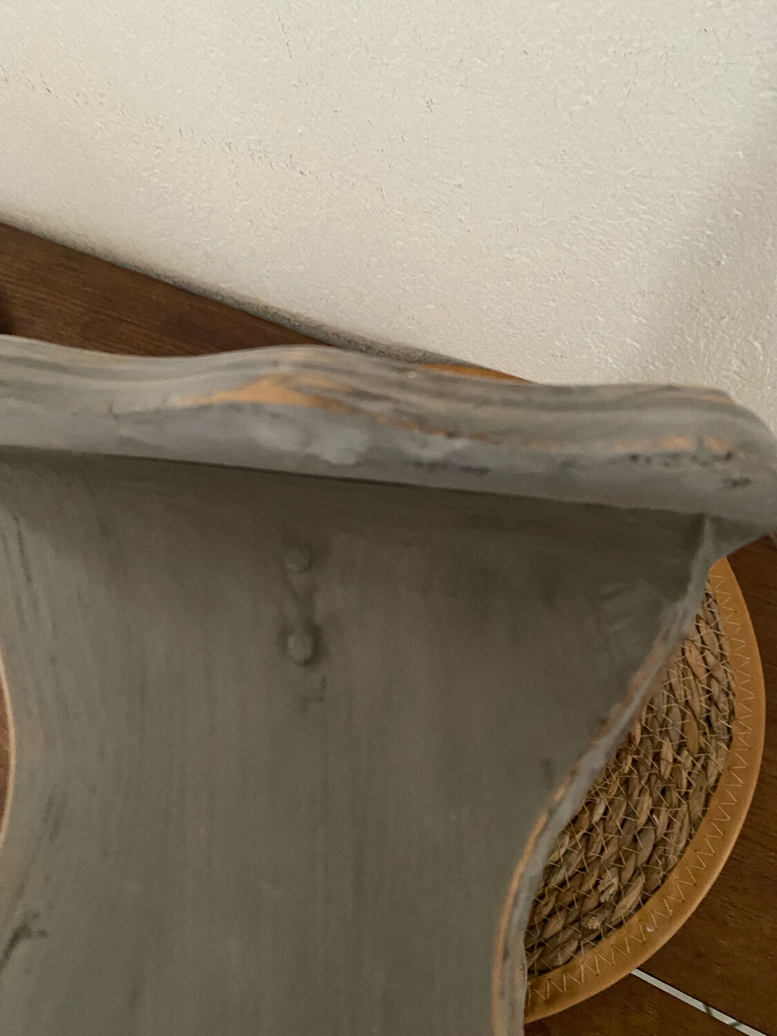 Small footrest bench in solid wood with a slate grey patina.