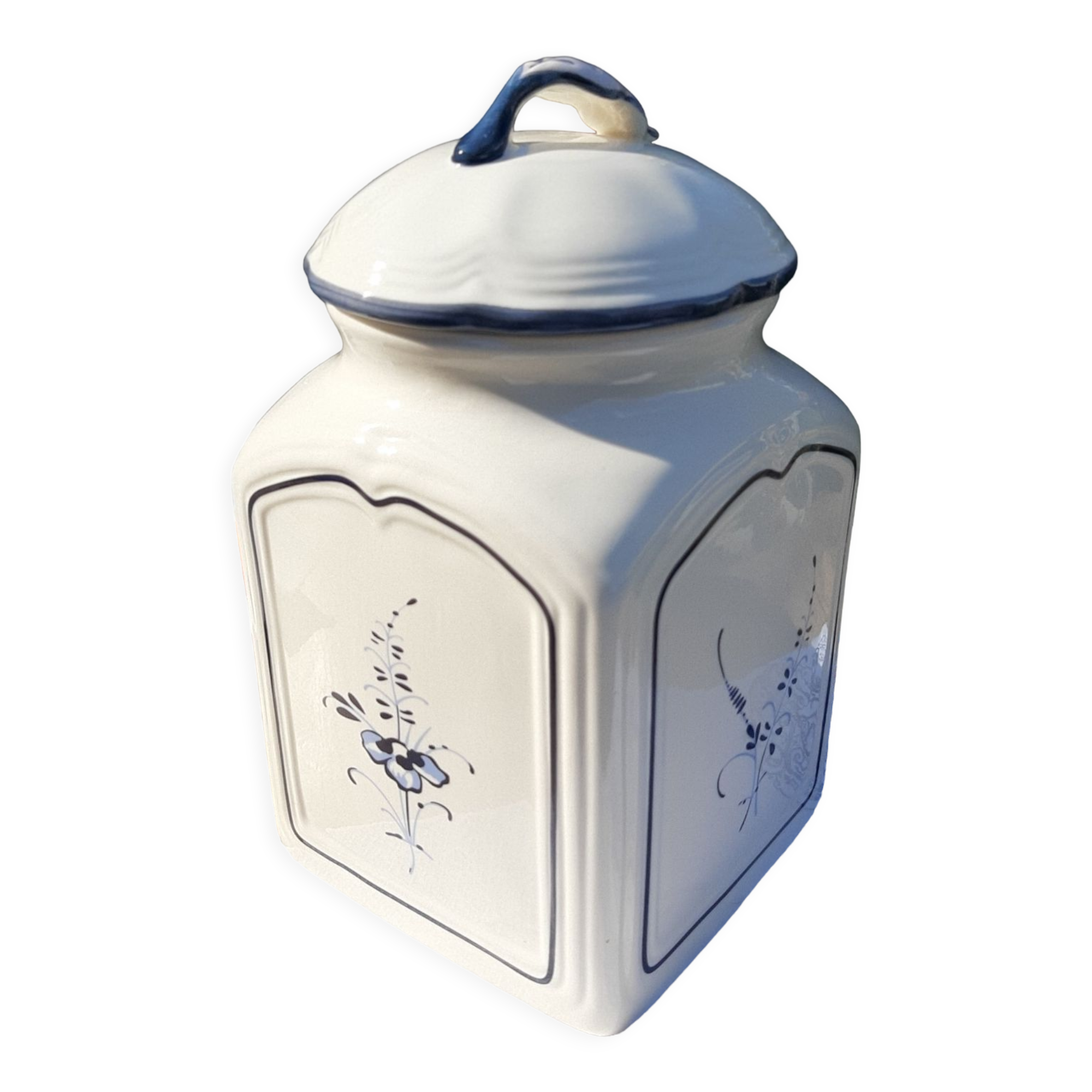 Luxembourg Villeroy and Boch pot