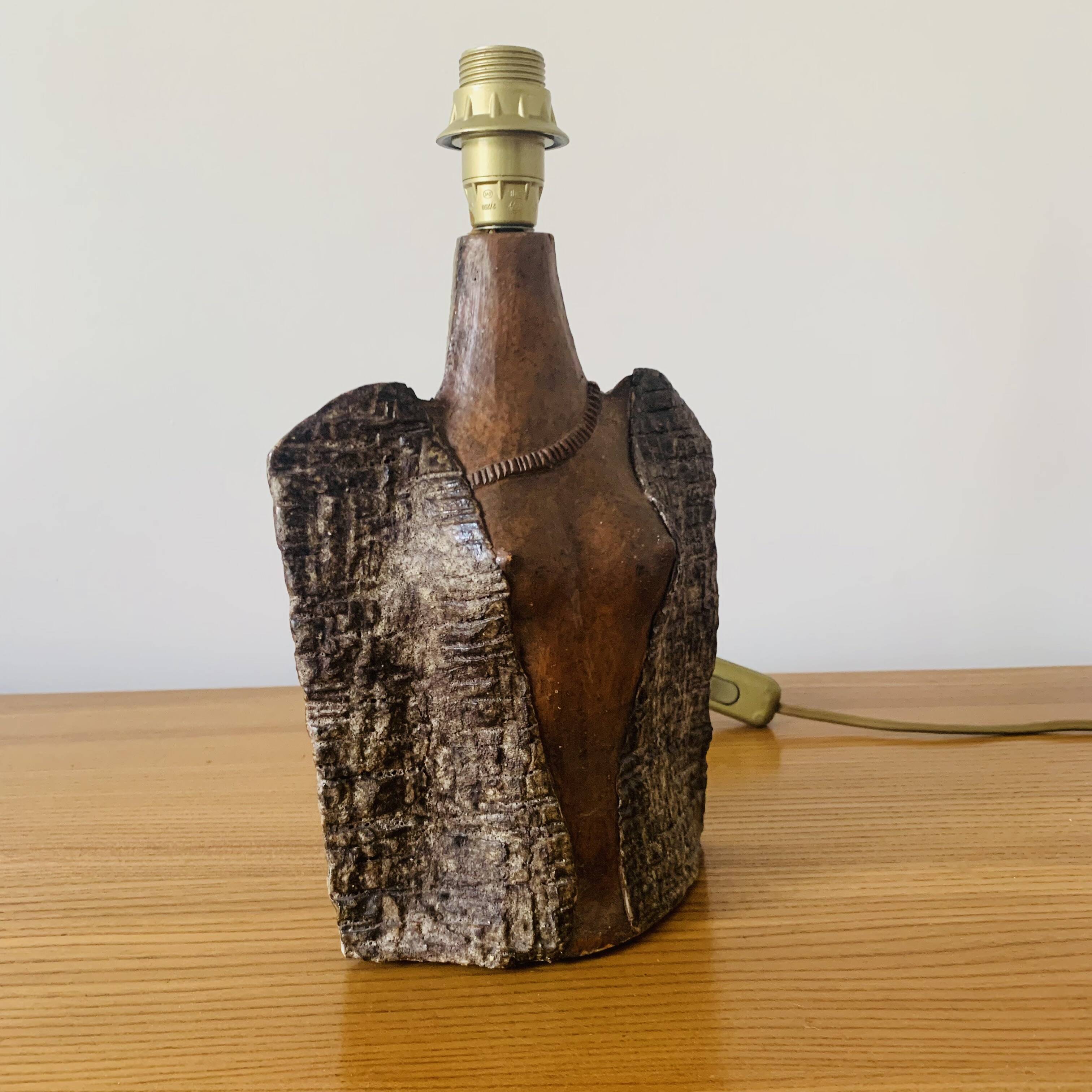 Sandstone lamp in the shape of a woman's bust