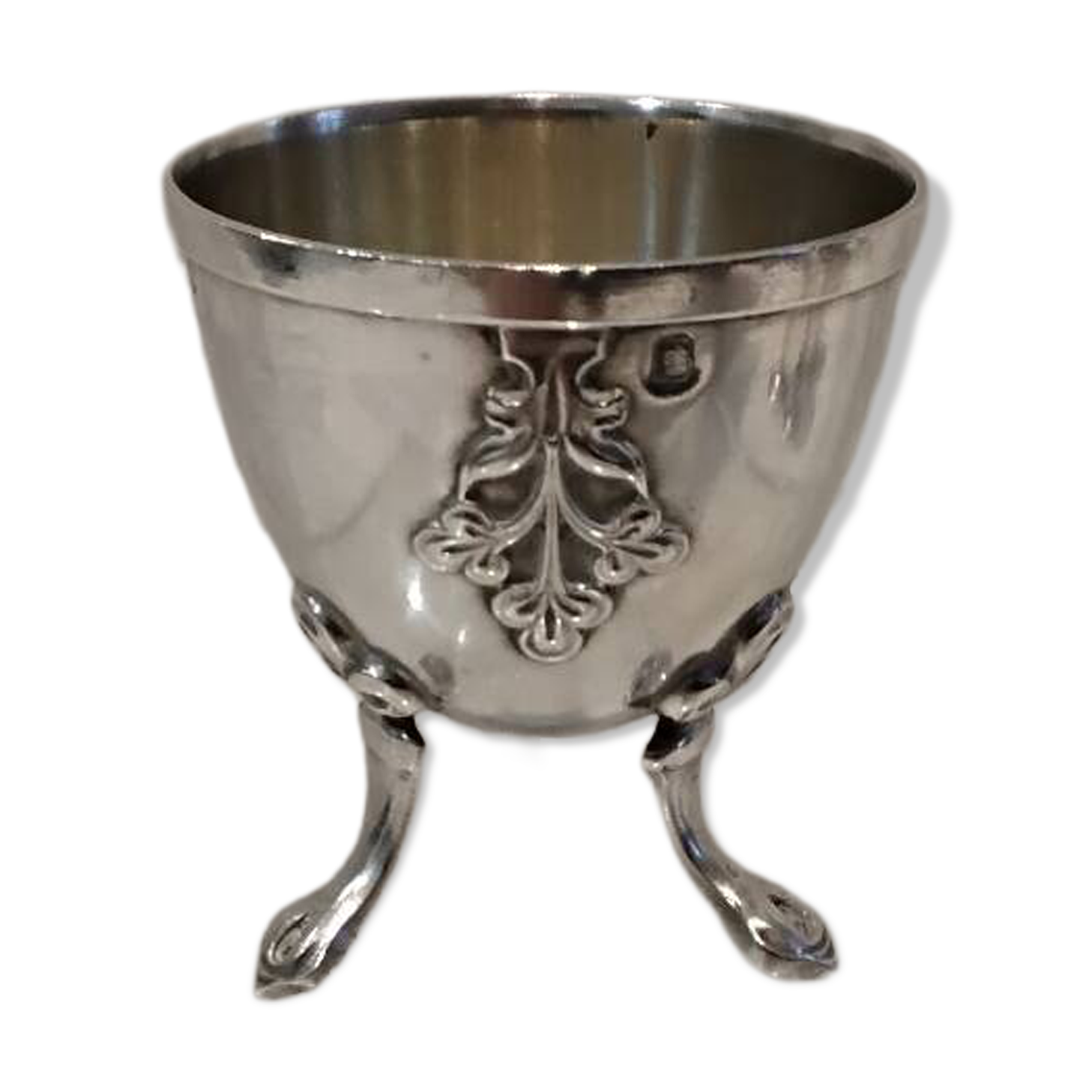 Beautiful 950 silver tripod egg cup in the Art Nouveau style by Minerva Queille