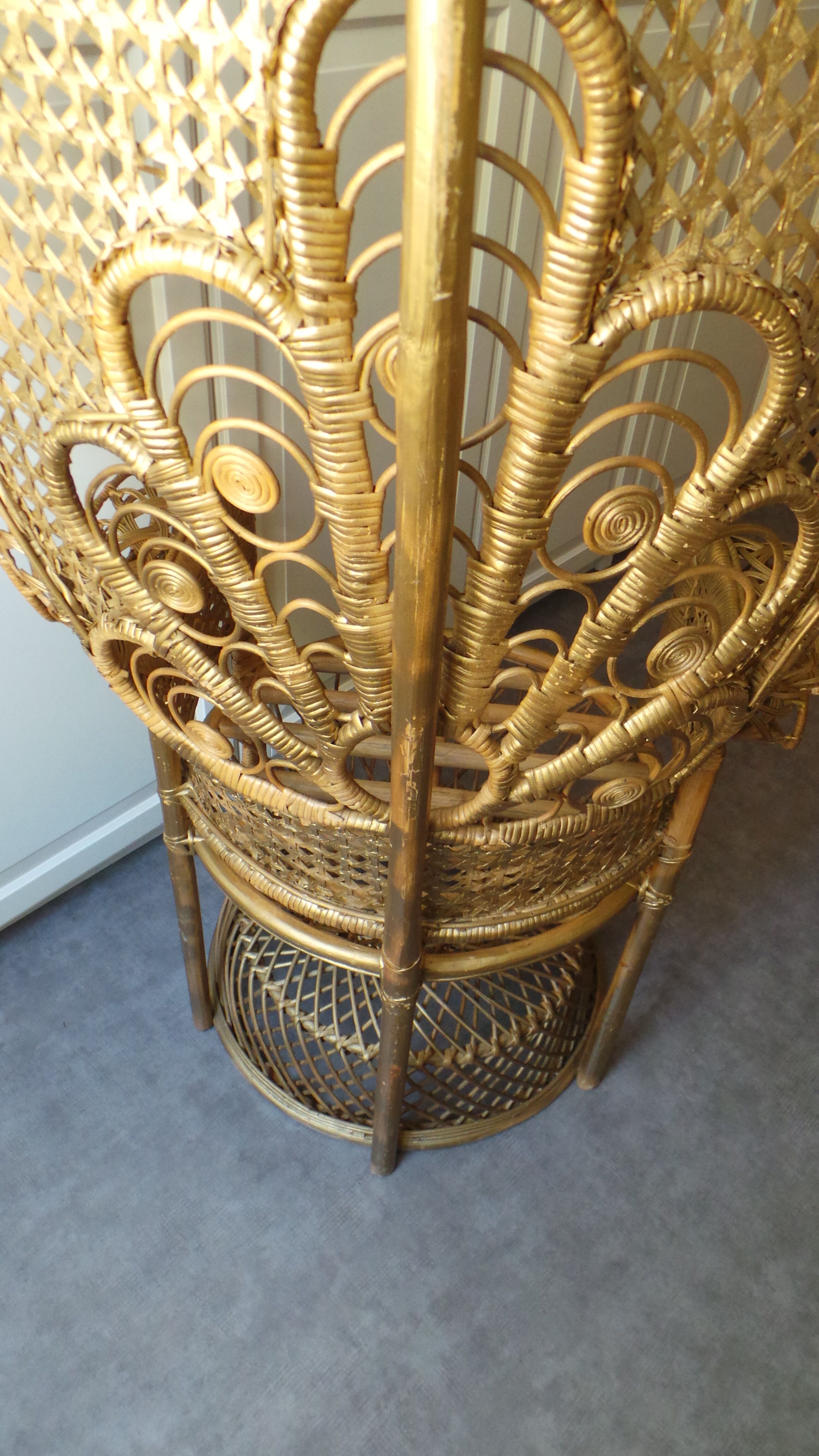 Fauteuil peacock en rotin vintage 1970