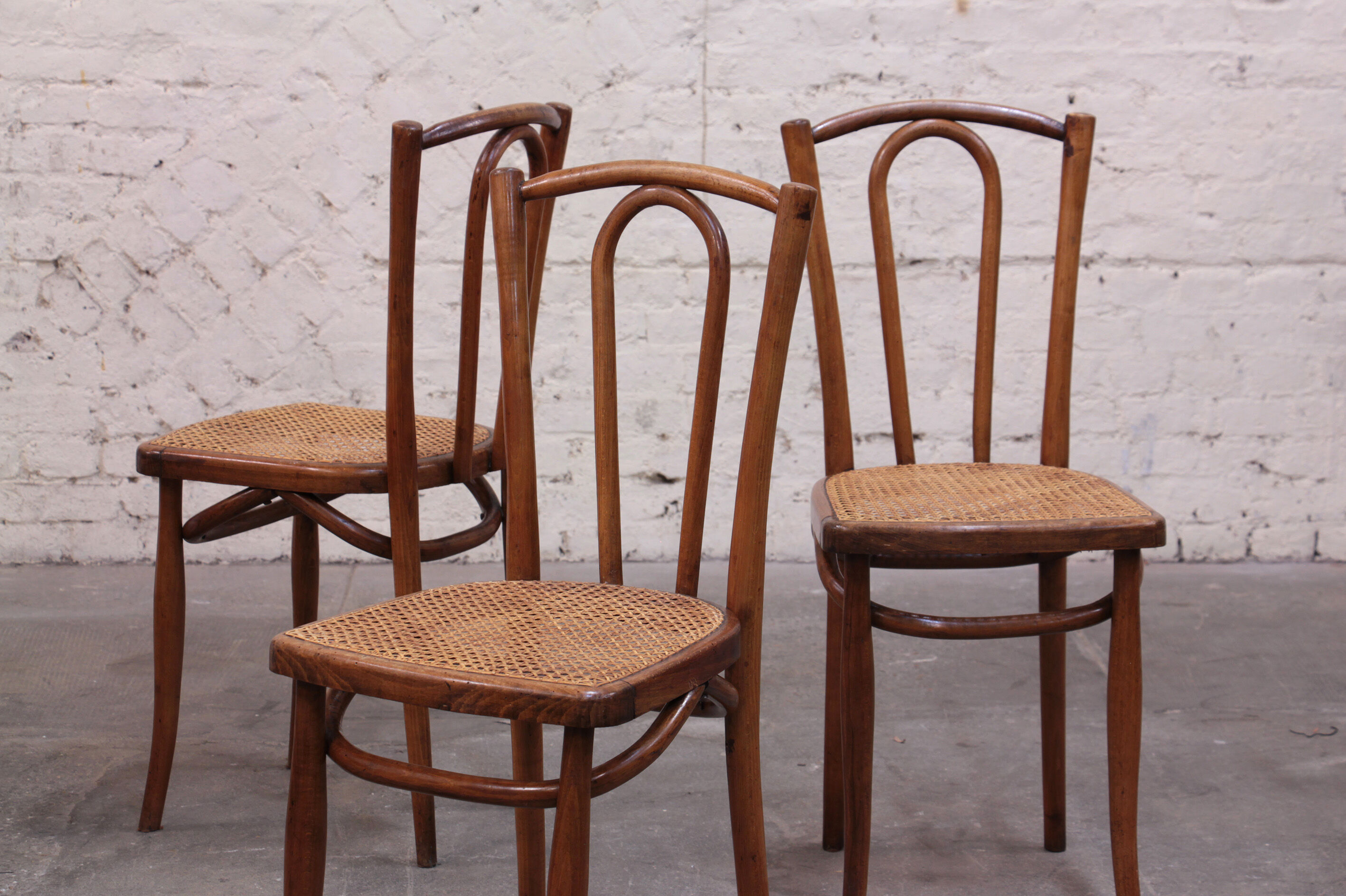Bistrot chair in curved wood and caning