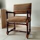 Ancien fauteuil "caqueteuse" de style Louis XIII
