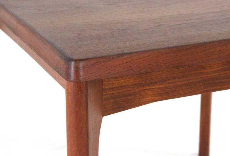 Henning Kjaernulf pour la table à manger carrée extensible Vejle - design danois