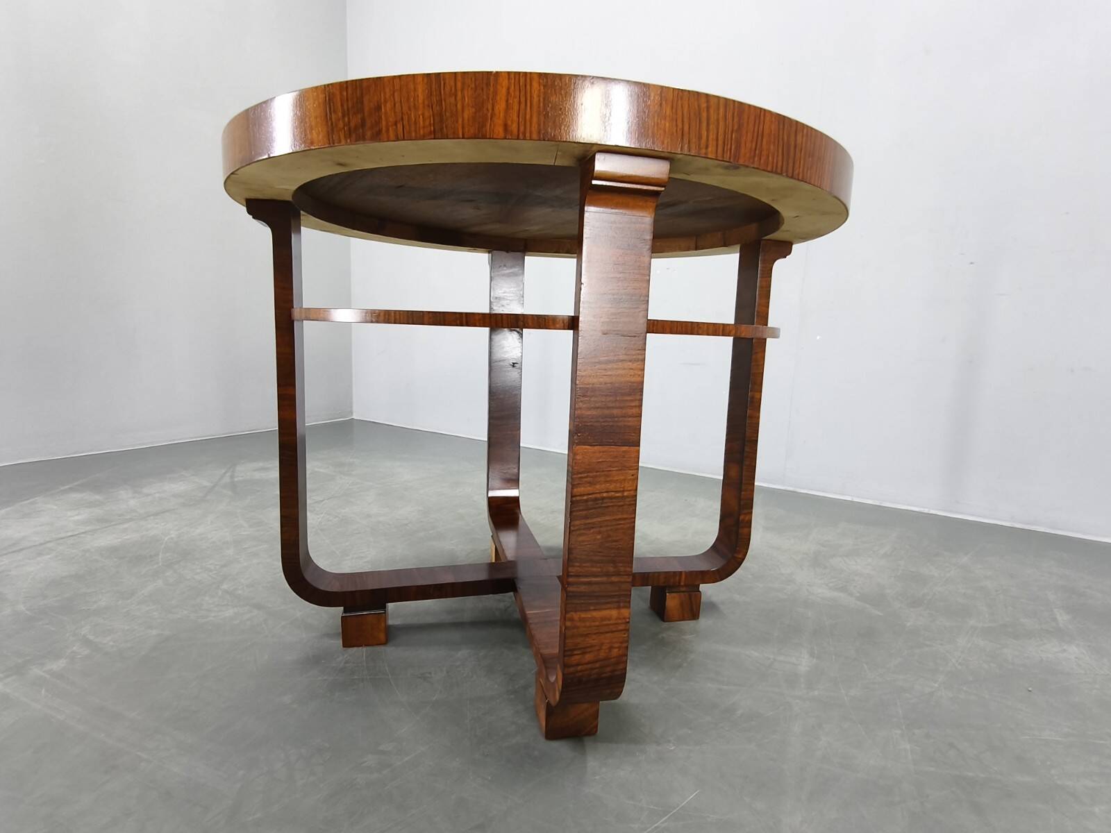 Table basse en placage de noyer Art Déco, Tchécoslovaquie, années 1930