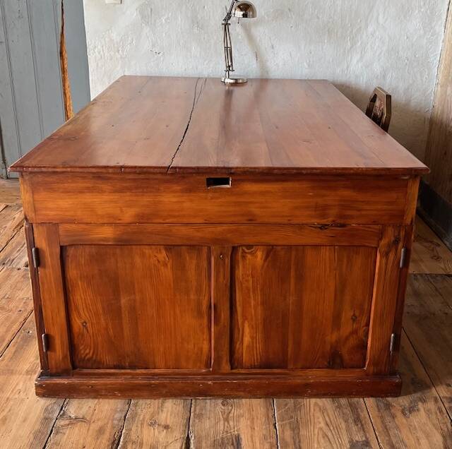 Large double-sided desk