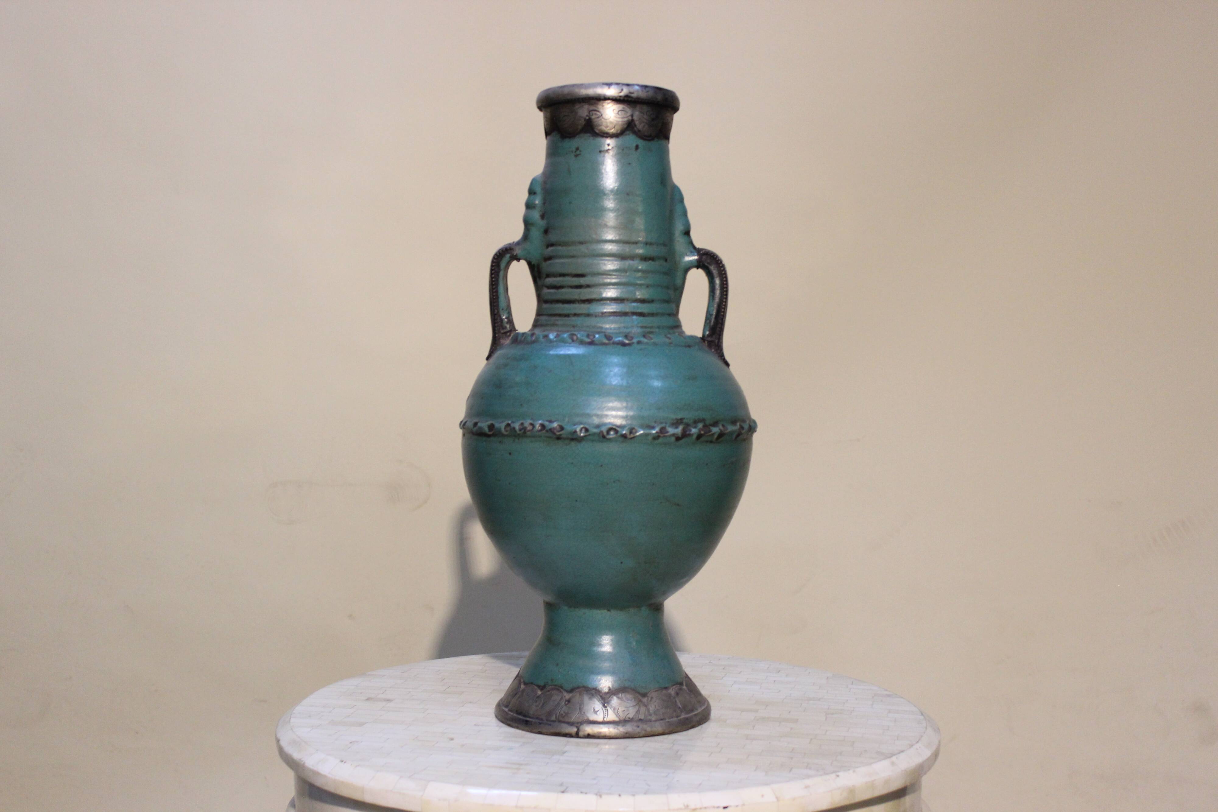 Tamgroute pottery vase