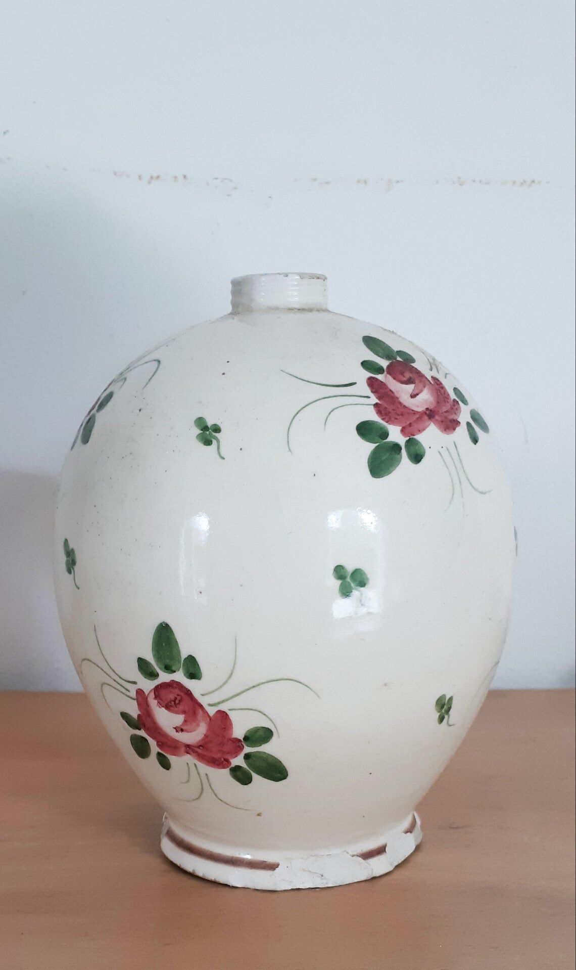 Pied de lampe en faience motif fleuri