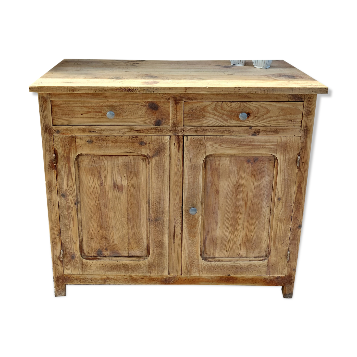 Sanded Parisian buffet