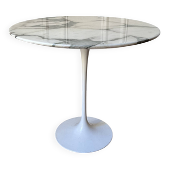 Table tulipe par Eero Saarinen pour KNOLL