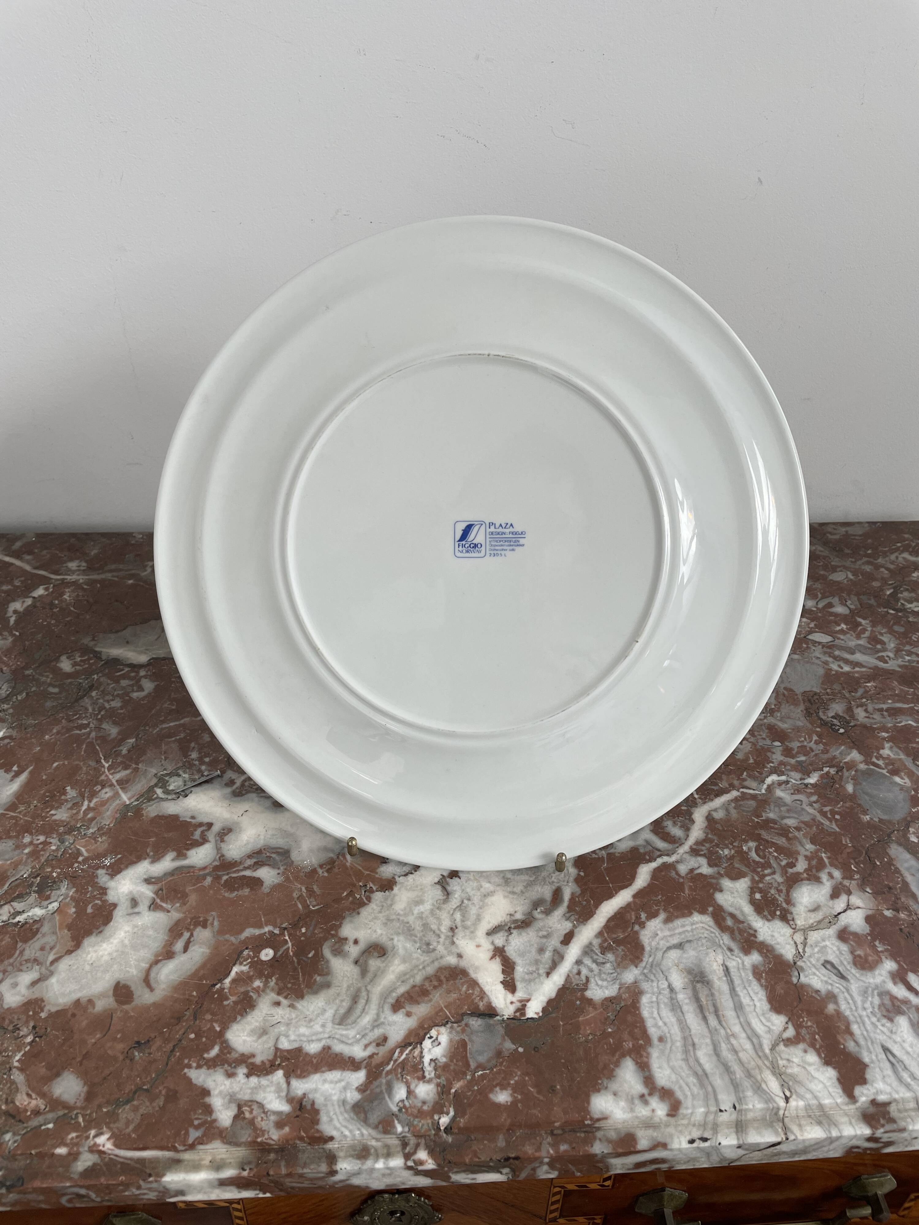 Figgjo dish, model designed by carlo linchetti, swiss artist, scandinavian design, feet decor