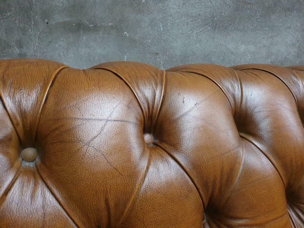 Old Chesterfield sofa 2 seater 140 cm