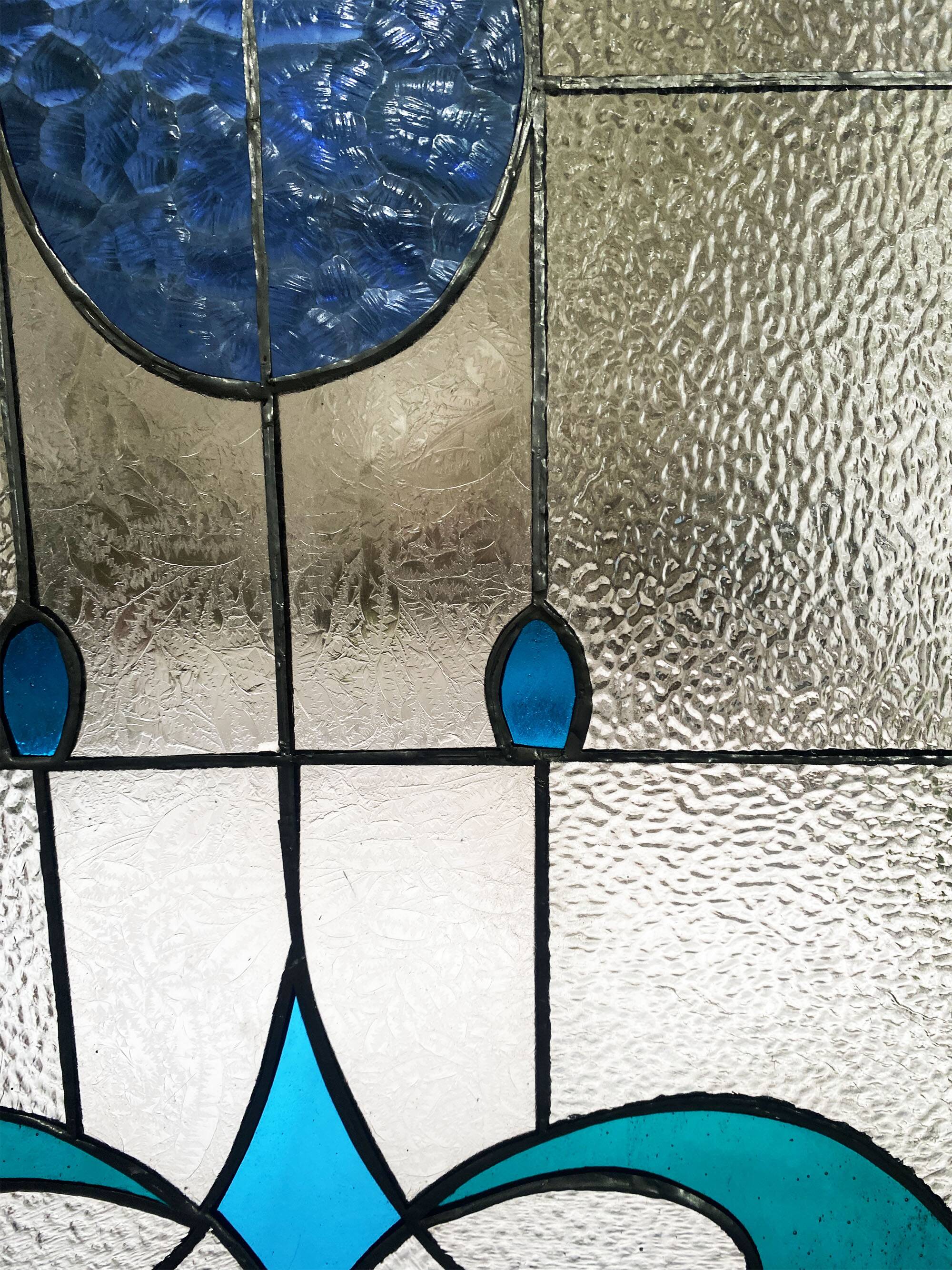 Vitrail décoratif Fleur stylisée – Verre coloré artisanal 40 × 70 cm