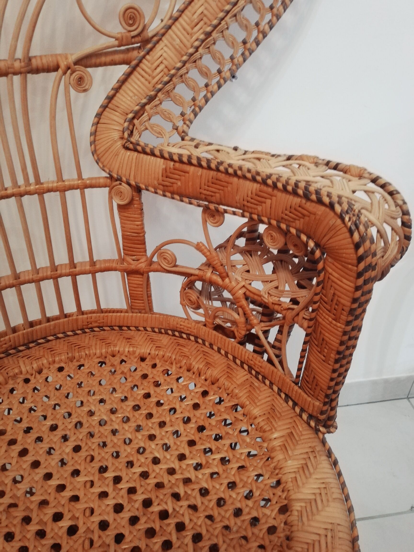 Fauteuil Emmanuelle ou fauteuil paon en rotin