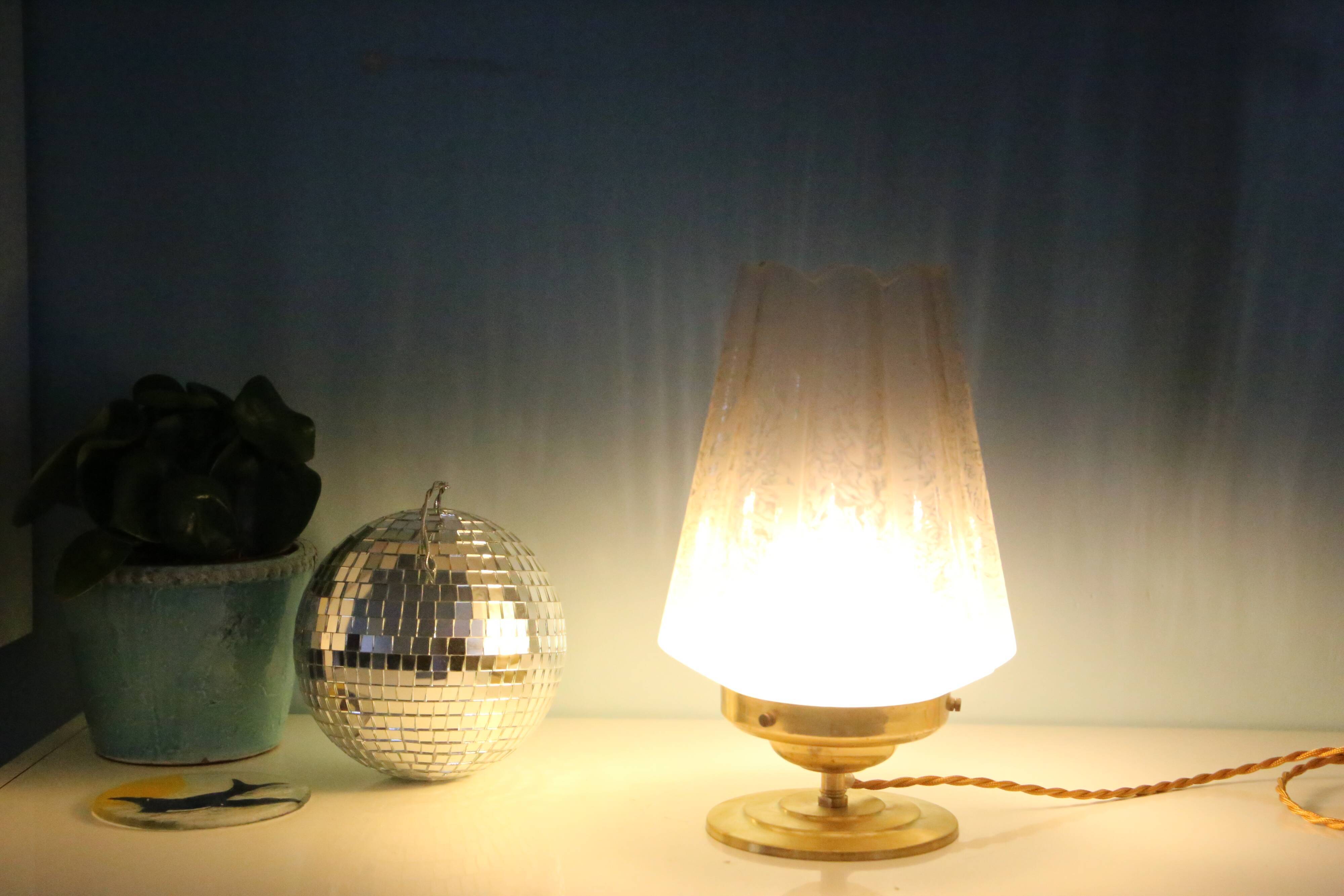 Table lamp, open corolla globe, vintage