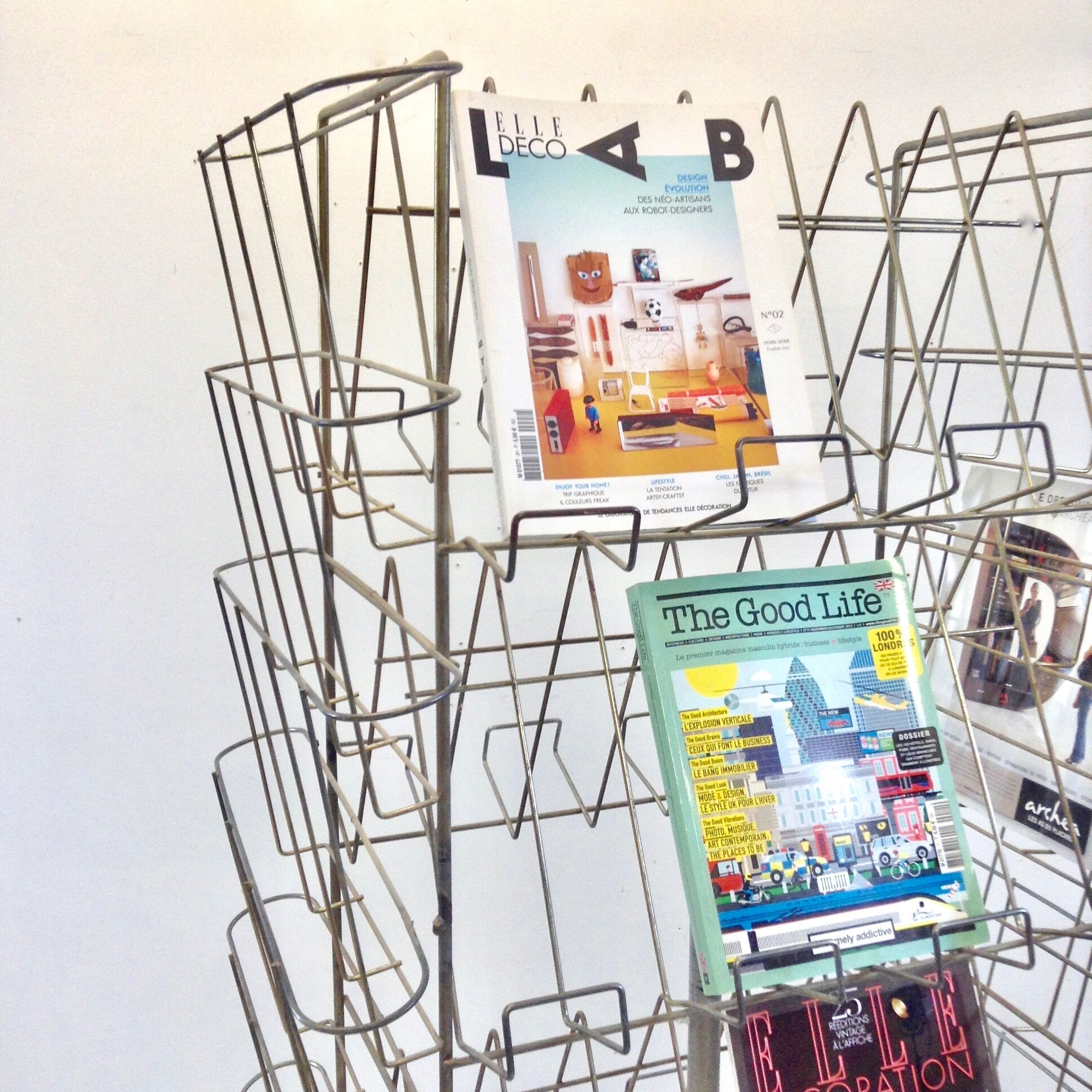 Magazine rack turnstile