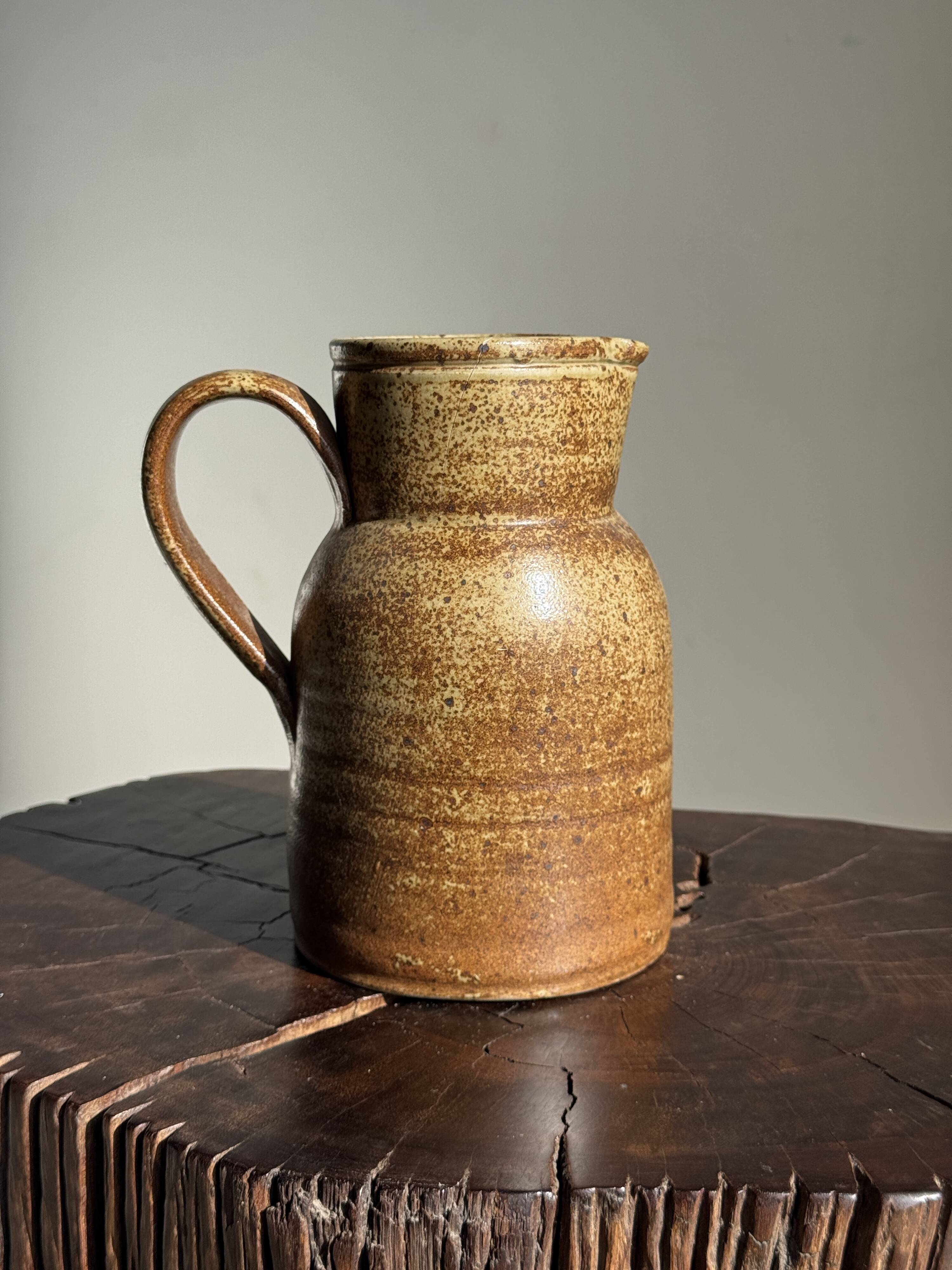 Large speckled stoneware jug, no brand underneath H21.