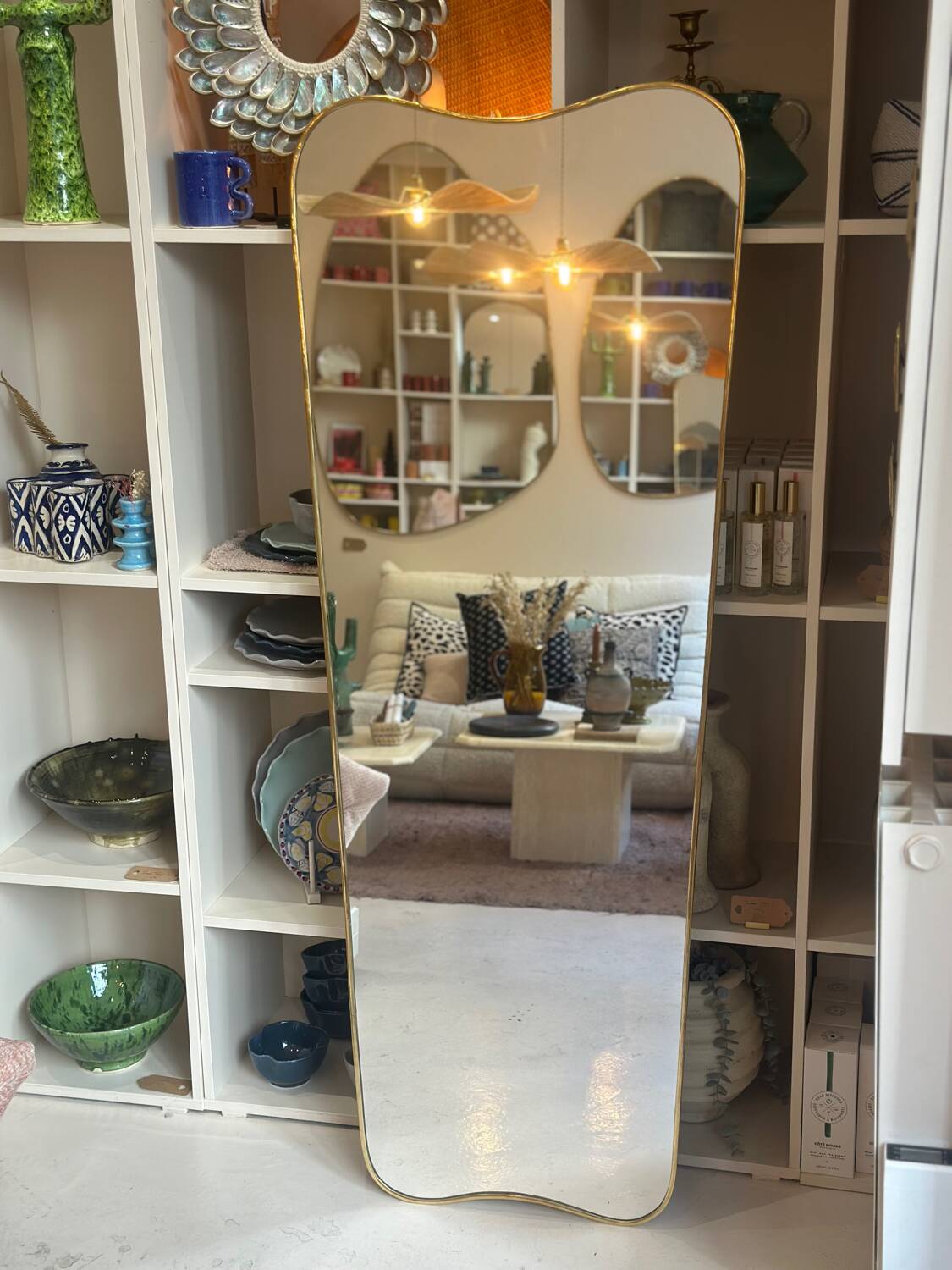 Long trapezoidal mirror in curved gilded brass, art deco modernist