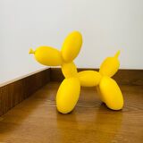 Balloon dog statue