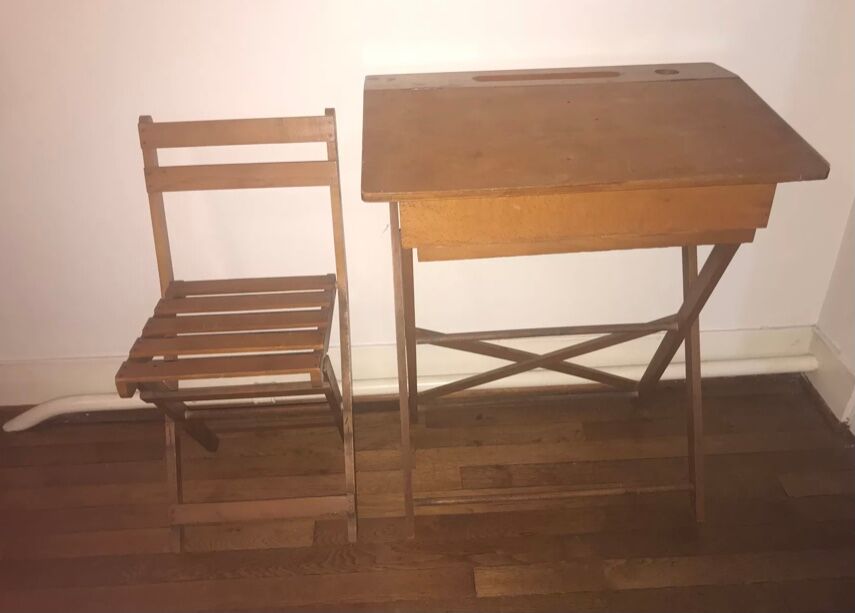 Foldable children's desk