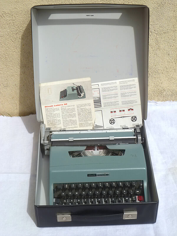 Typewriter by Olivetti Lettera 32