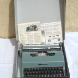 Typewriter by Olivetti Lettera 32