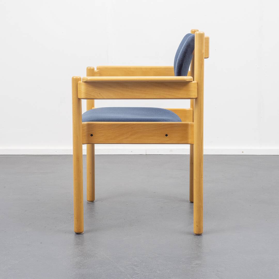 Une chaise avec accoudoirs Wilde & Spieth, bois massif année 80, 4 chaises disponibles
