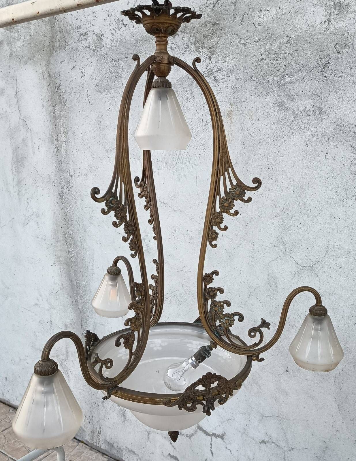 Art Nouveau chandelier in brass and bronze