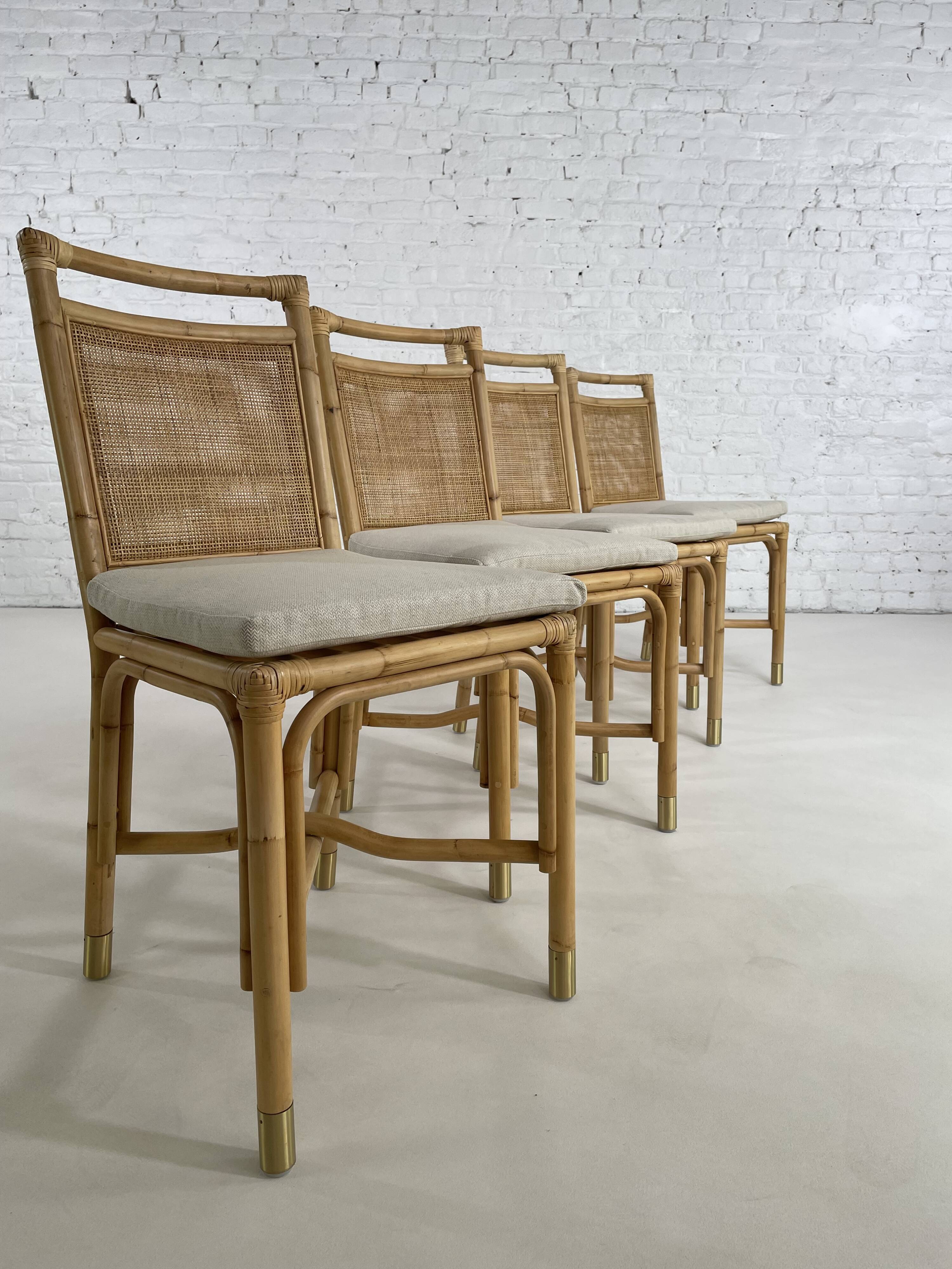 Suite de 4 chaises en rotin cannage et laiton