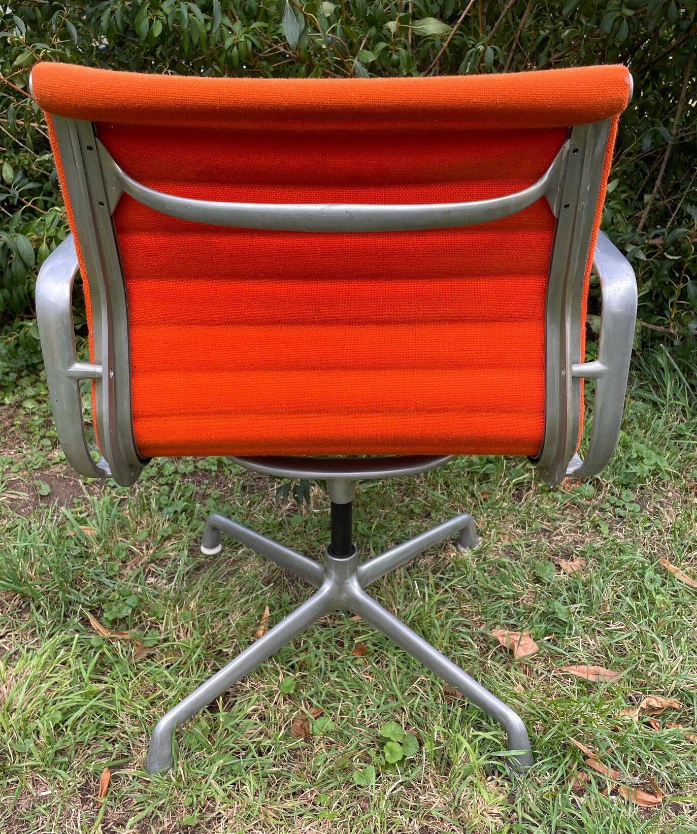 Vintage charles & ray eames design armchair for herman miller 1950 1960