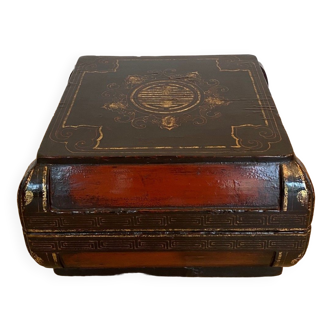 Chinese lacquered box