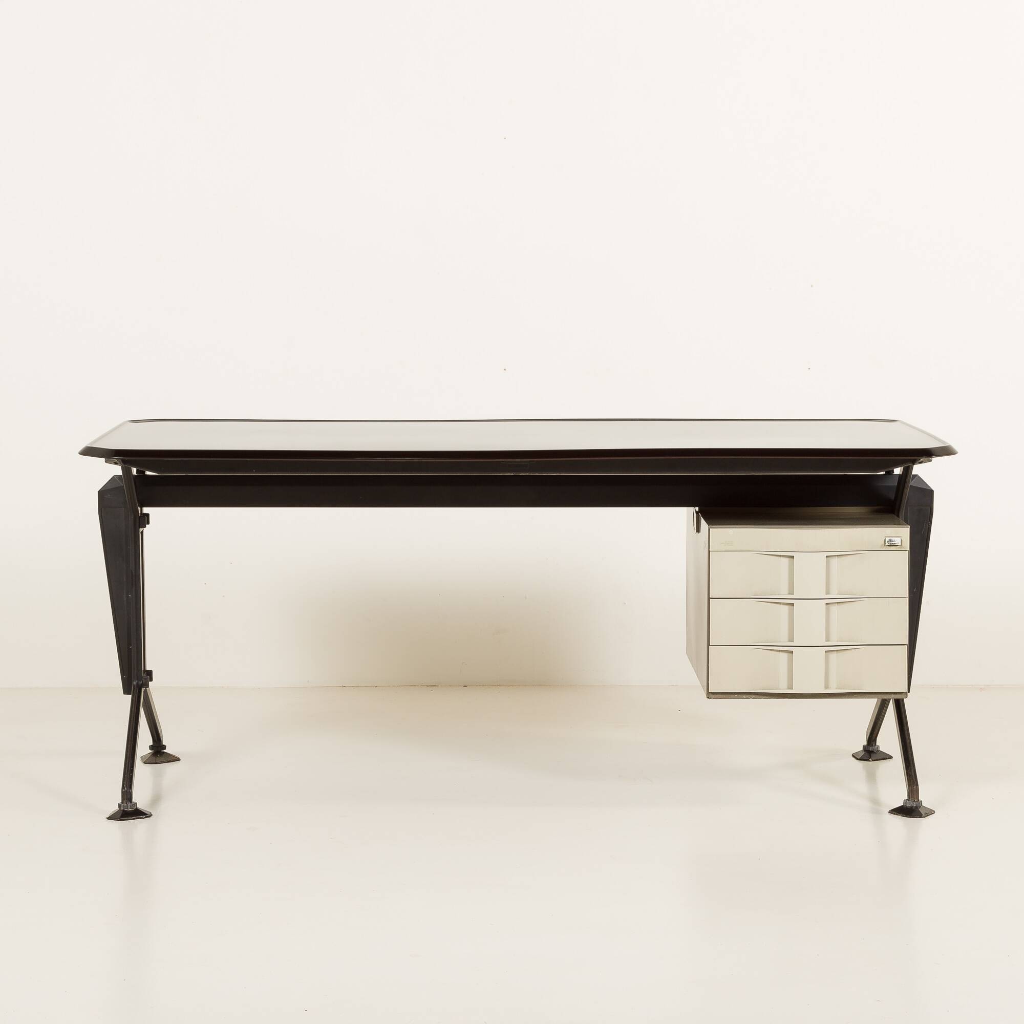 Bureau Olivetti XL des années 1970, Italie