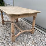 Extendable stripped farm table