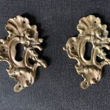 Paire d'entrées de serrure en bronze de style rocaille, 19e siècle