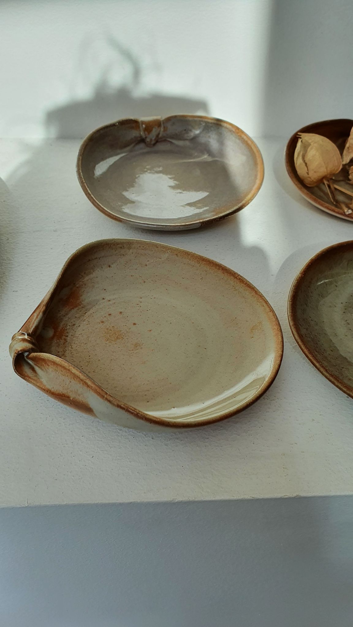 6 enamelled sandstone cups