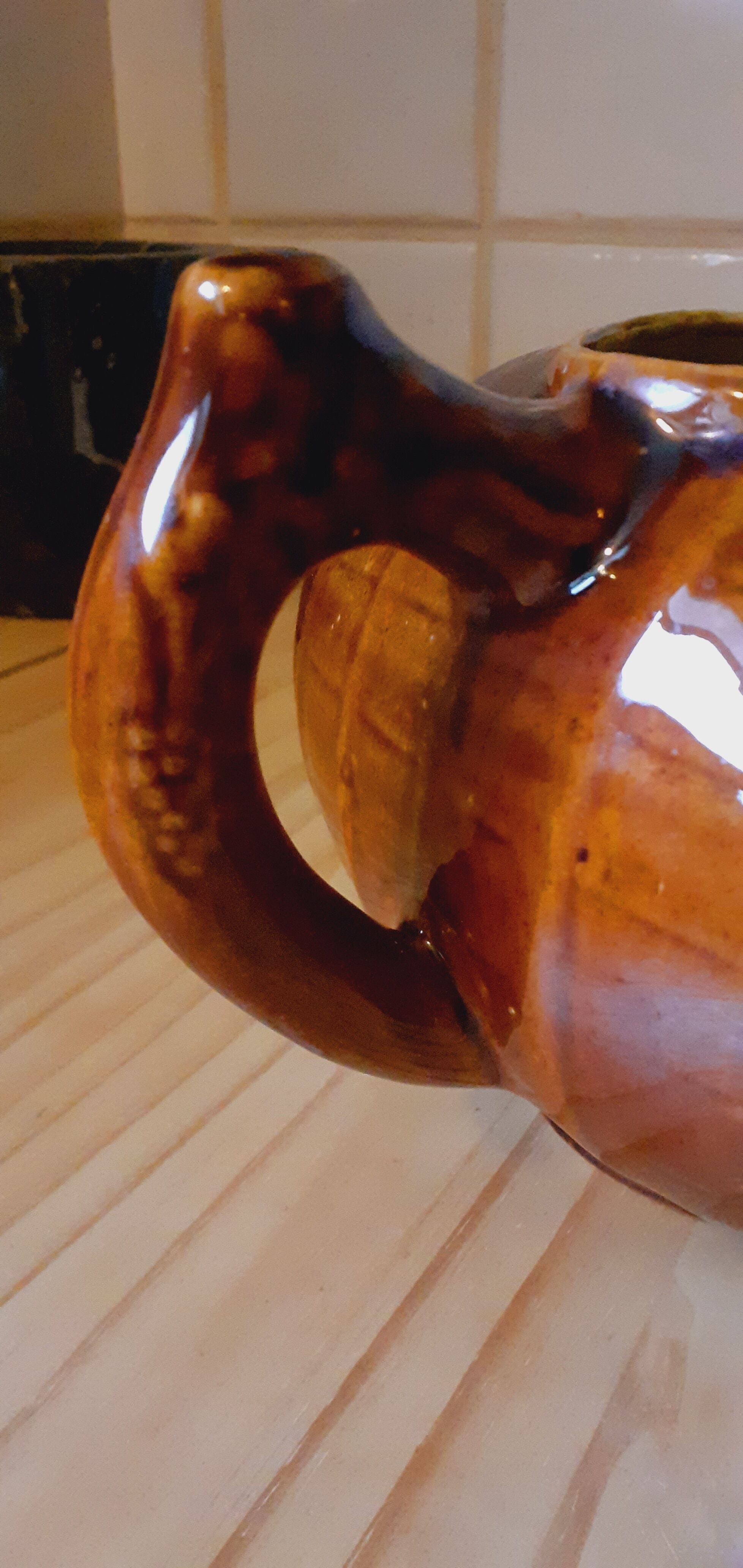 Wine pitcher year 40 earthenware in the shape of a barrel