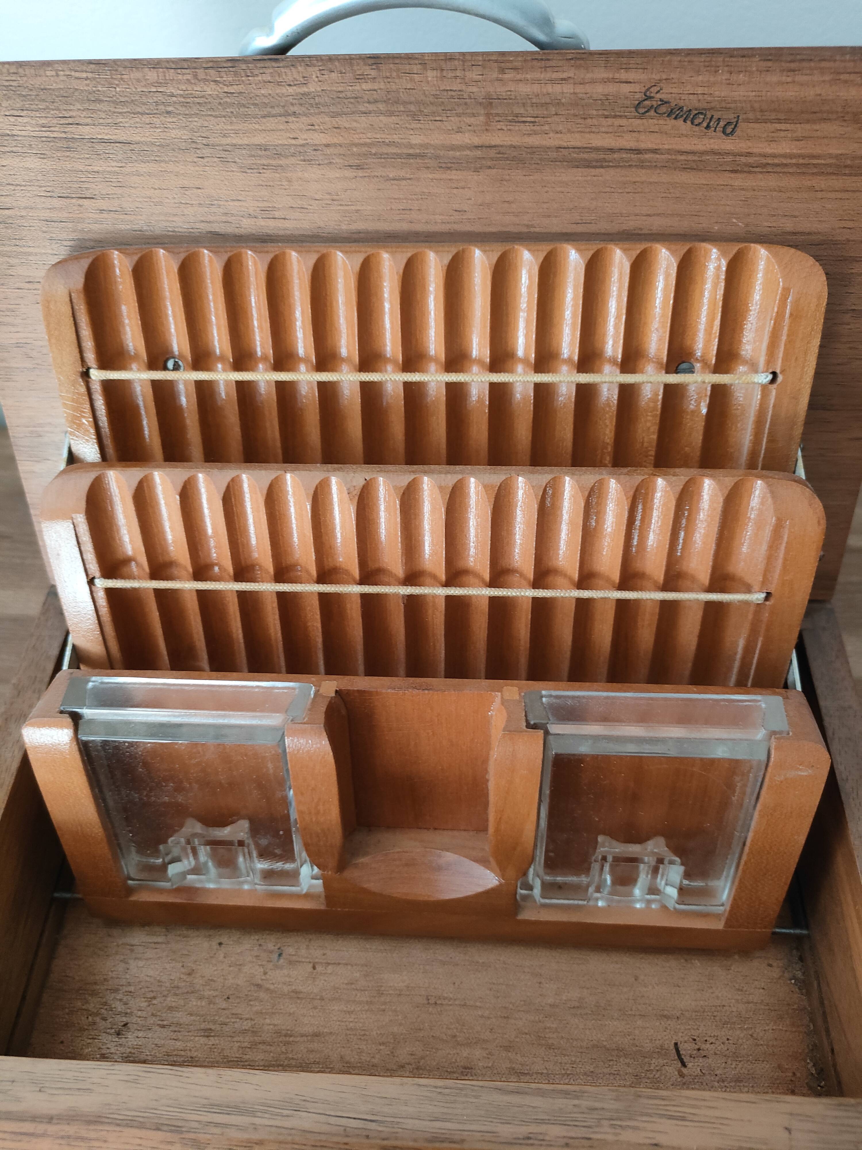 Vintage cigarette box signed Ermond with 2 integrated ashtrays.