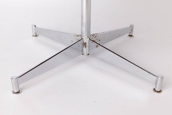 Chaise pivotante élégante par Thonet années 1980 Autriche