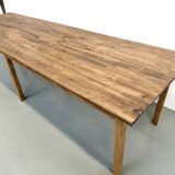 XXL table with 6 legs made of solid pine and rubberwood.
