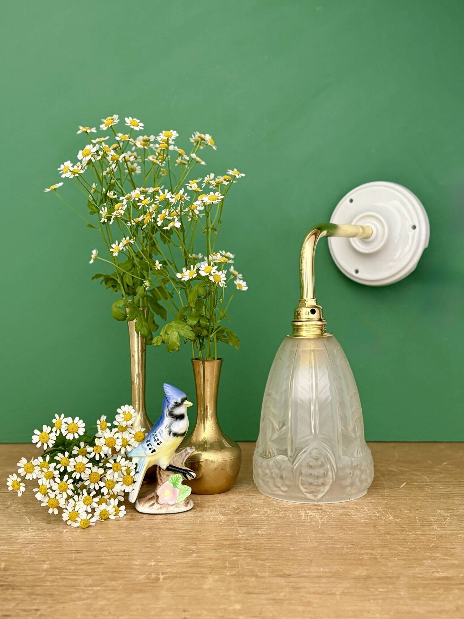 Curved tulip vintage Art Deco wall light in frosted glass