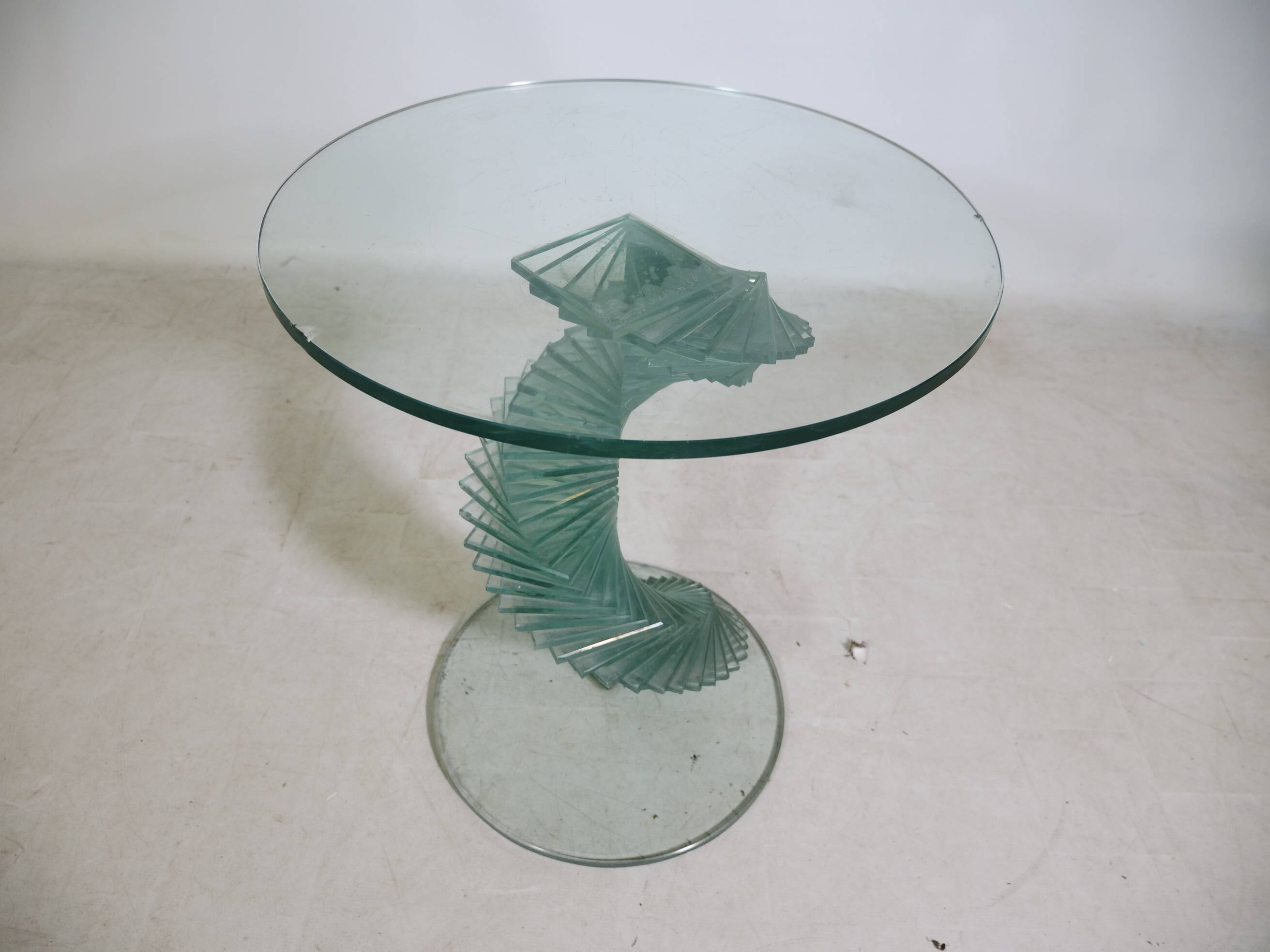 Table d'appoint en verre hélicoïdale postmoderne, années 1980