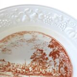 6 vintage white Augusty porcelain soup plates in very good condition.