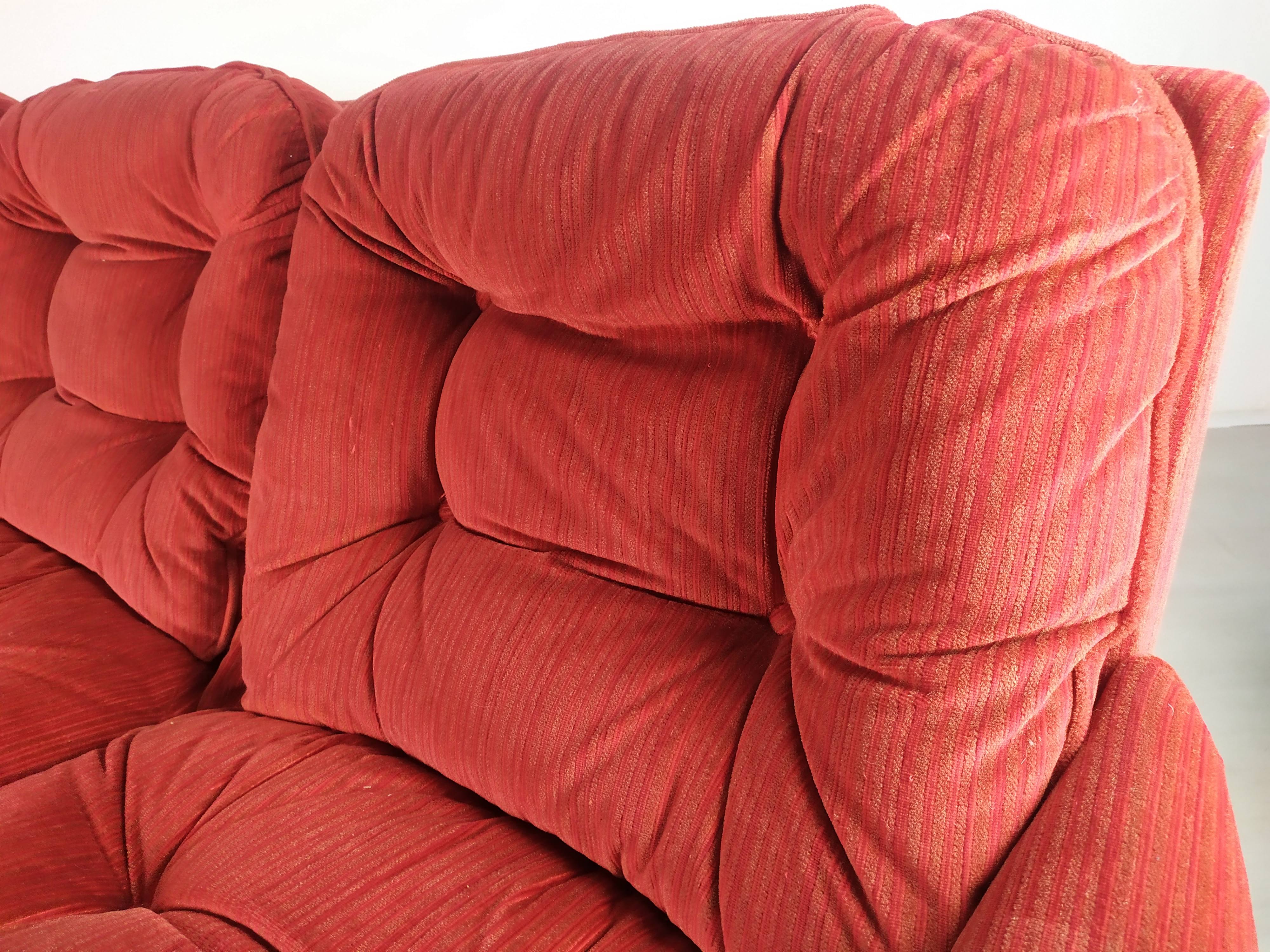 Airborne Cadestin Red Velvet Lounge