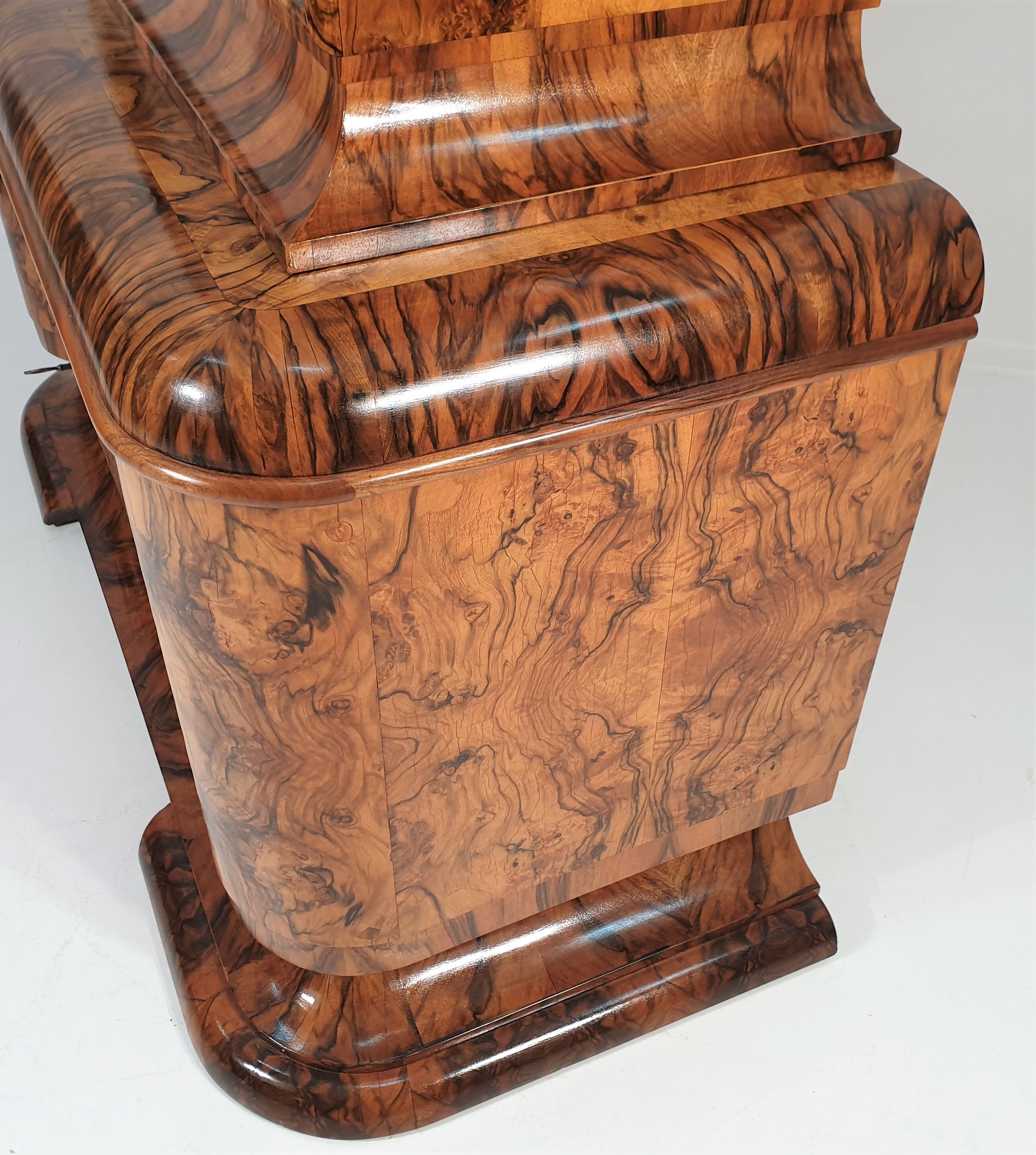 Art Deco chest of drawers1940s